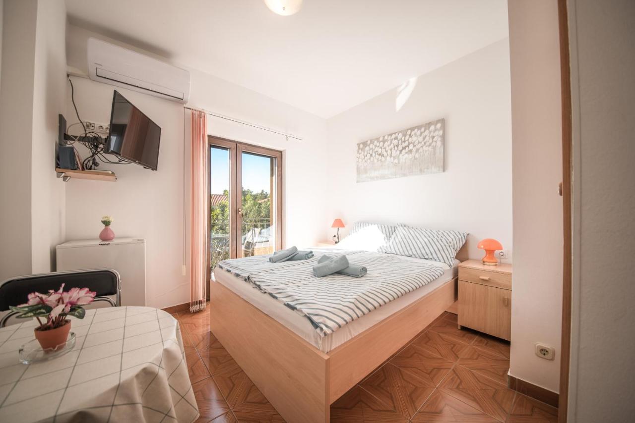 Apartments And Rooms By The Sea Vrsi - Mulo, Zadar - 5848 Экстерьер фото